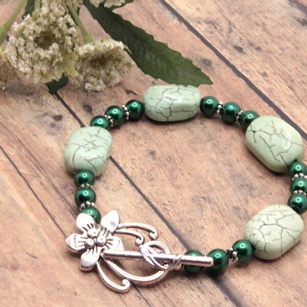 Mint Green Magnesite and Pearl Bracelet