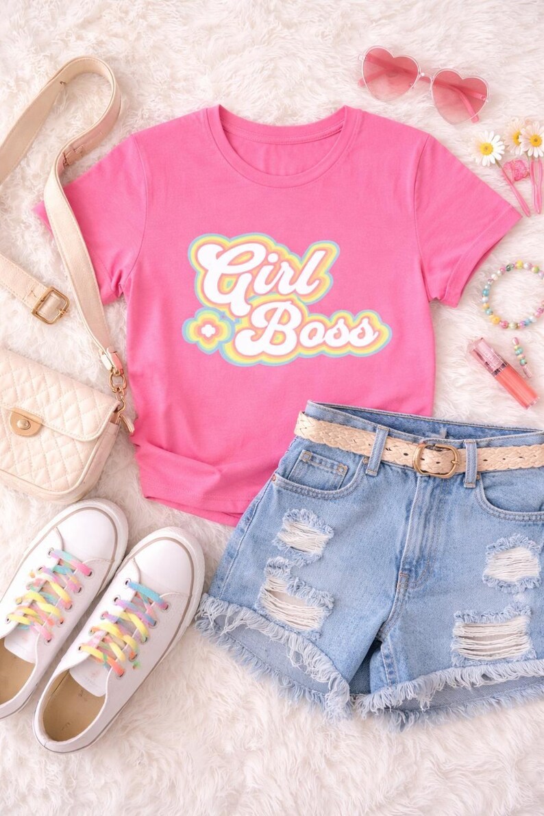 Girl Boss Tee | Retro Script, Girl Scout Shirt, Customizable Back. Personalized item. Youth and Adult Size. Girl Power Tee. Cute Graphic Tee 画像 3