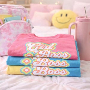 Girl Boss Tee | Retro Script, Girl Scout Shirt, Customizable Back. Personalized item. Youth and Adult Size. Girl Power Tee. Cute Graphic Tee 画像 5