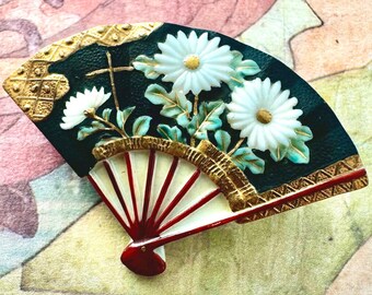 Toshikane Porcelain fan with Daisies Brooch Japanese Vintage in original box - Japan Daisy floral flowers