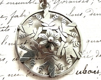 Abbott Gotshall Snowflake signed sterling silver pendant  - winter holiday coat