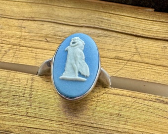 Wedgwood Jasperware Sterling Silver Cameo Ring sz 7.5 - London hallmarks with original box - 70s style something blue wedding bridesmaid