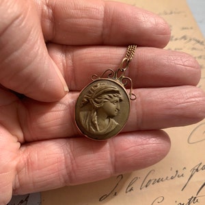 Stunning Lava Cameo Antique Pendant set in 9Ct Gold with 9kt gold fine chain Roman Greek goddess green image 5