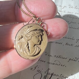 Stunning Lava Cameo Antique Pendant set in 9Ct Gold with 9kt gold fine chain Roman Greek goddess green image 2