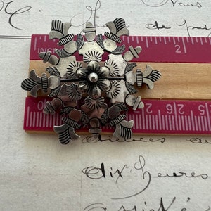 Gorgeous Snowflake detailed Sterling Silver Statement Brooch winter holiday coat brooch Bild 3