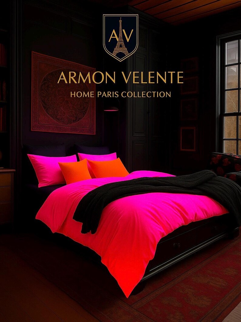 Red and pink reversible duvet cover set made from soft ranforce cotton, bringing modern elegance and warmth to your bedroom.