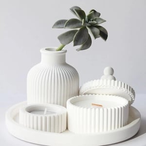 Juego de decoración de cerámica con aroma a vainilla: bandeja blanca de 4 piezas y portavelas, elegante diseño acanalado.