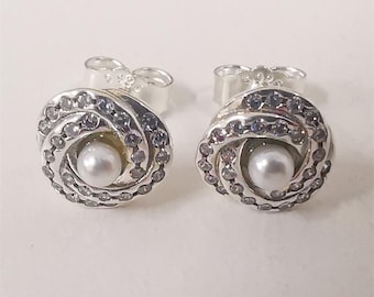 Orecchini a lobo Pandora luminosi con nodo d'amore in argento sterling