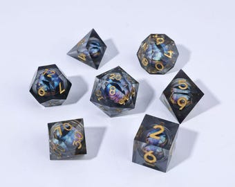 Conjunto de dados Liquid Core D&D: Dados RPG poliédricos de ponta afiada