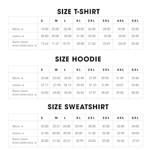 K&ouml;nnte beinhalten: Eine wei&szlig;e Tabelle zeigt Gr&ouml;&szlig;enangaben f&uuml;r T-Shirts, Hoodies und Sweatshirts. Die Tabelle enth&auml;lt Breite, L&auml;nge und &Auml;rmell&auml;nge in cm f&uuml;r die Gr&ouml;&szlig;en S bis 5XL. Der Text "SIZE T-SHIRT", "SIZE HOODIE" und "SIZE SWEATSHIRT" steht oben.