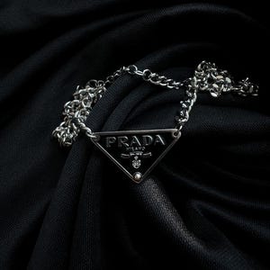 PRADA 三角形ペンダントネックレス ☆PRADA☆プラダ メタルネックレス (PRADA/ネックレス