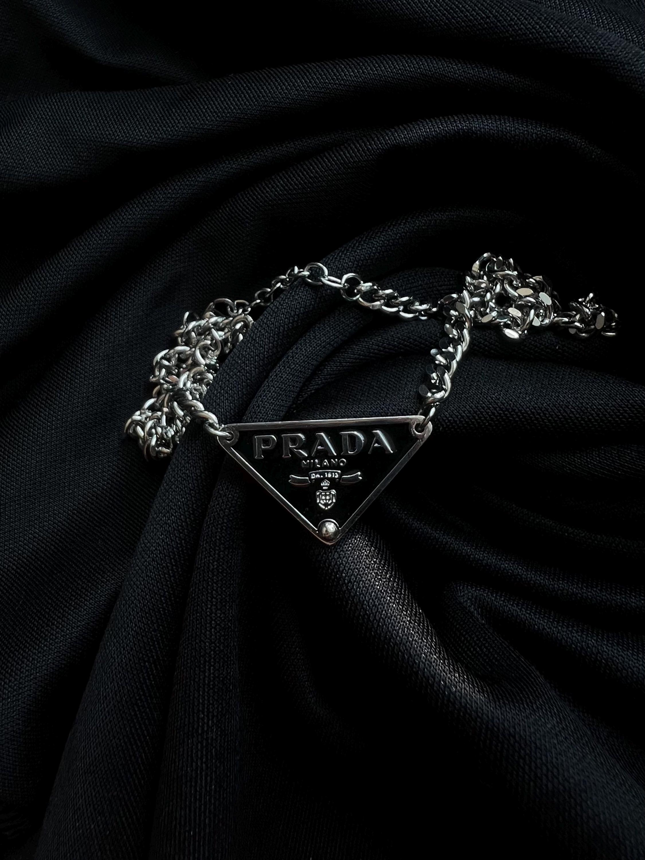 【日本入手困難】プラダ l necklace ネックレス・ペンダント ゴールド メタル ネックレス | PRADA