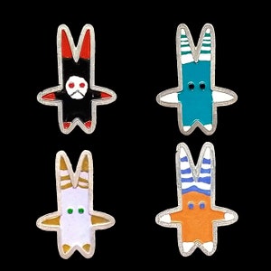 Spilla in peltro con bambola Tooka