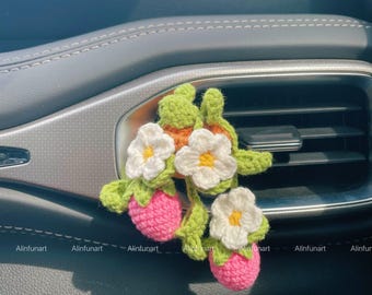 Crochet Plant Car Vent Clip,Lavender,Daisy,Strawberry Handmade Car Interior Decoration,Mini Potted Plants,Cute Car Decor for Women,Gift