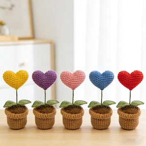 Maceta de corazón de ganchillo, planta de ganchillo, margarita, rosa, maceta de tulipán, planta de corazón de San Valentín de ganchillo en maceta, planta de mesa, regalo de cumpleaños para esposa, novia