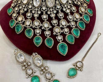 Conjunto de gargantilla Kundan / Polki esmeralda, collar de joyería nupcial india con aretes y Maang Tikka /