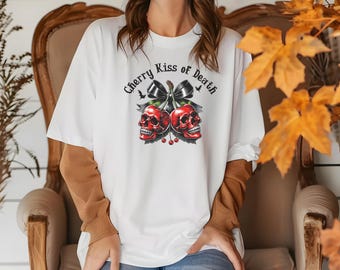 Cherry Kiss of Death Shirt - Gothic Skull Graphic Tee, Dunkelästhetisches Cherry Skulls T-Shirt, Alternatives Punk Rock Halloween Shirt