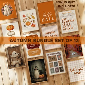 Puede incluir: Un conjunto de 12 láminas decorativas rectangulares con motivos otoñales que incluyen fantasmas, calabazas, follaje y gráficos de texto como hello FALL, pumpkin spice and everything nice y let's get cozy, dispuestos sobre una superficie de madera.