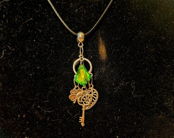 collana con ciondolo