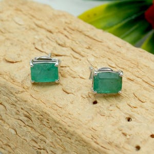 Emerald geslepen smaragd sterlingzilveren oorknopjes - 0,90 karaat