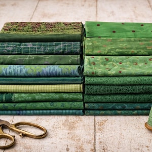 Pacchetto di tessuti in pura seta – Lunghi pezzi di seta sari vintage da 1 m in su, tonalità di verde – Seta riciclata per cucito, quilting, progetti creativi