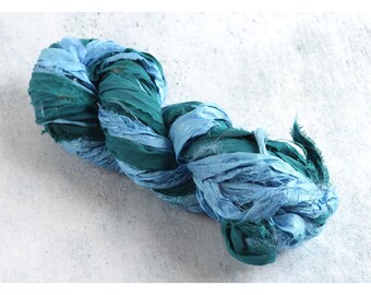 Sari Seidenband, Blau & Türkis | 50g Sari Bandstreifen, recycelte Seidenbandbündel für Handwerk, Armband-Herstellung, Faser-Kunst