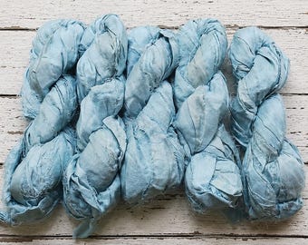 Wstążka jedwabna Glacier Whisper z recyklingu, 50 g, jasnoniebieska, do tkania, szydełkowania i tworzenia dzienników ze śmieci