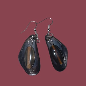 Twin Mussel Earrings