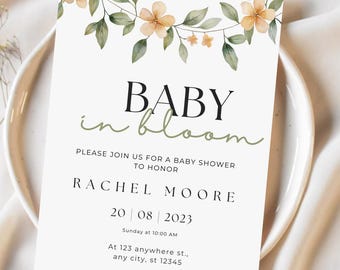 Könnte beinhalten: Eine weiße Babyparty-Einladungskarte mit floralen Akzenten und dem Text "BABY in bloom". Die Karte enthält Details für Rachel Moores Babyparty am 20. August 2023 um 10:00 Uhr. Ein digitales Produkt mit editierbarer Vorlage.