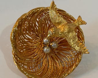 Vintage Goldtone wire birds nest pin brooche bird in nest with eggs womens retro accessories