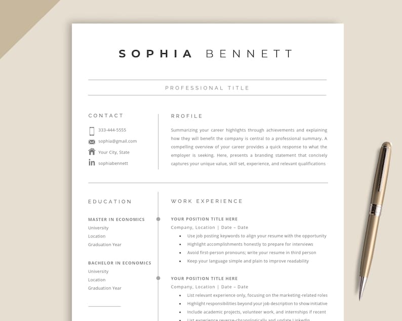 Op de afbeelding: Een professionele cv-sjabloon met de naam "SOPHIA BENNETT" bovenaan. Het cv bevat secties voor contactgegevens, een profiel, opleiding en werkervaring. Een gouden pen ligt aan de rechterkant van het cv.
