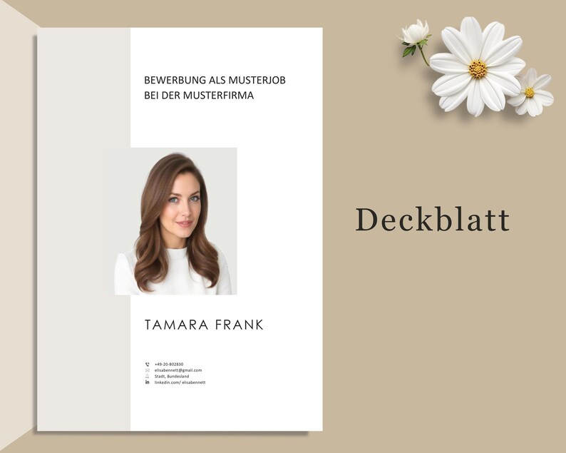 May include: A resume template with a headshot of a woman, the name "Tamara Frank", and contact information. The text "Bewerbung als Musterjob bei der Musterfirma" is at the top. The word "Deckblatt" is written in a serif font. White flowers are in the upper right corner.