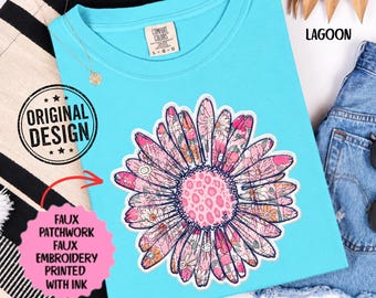 Floral Daisy Graphic T-Shirt, Pink Flower Tee, Pretty Flower Gift, Comfort Colors Shirt