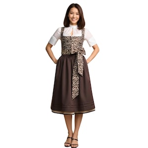 Leopard Muster Dirndl | Oktoberfest Outfit | Anspruchsvolles Alpenkleid