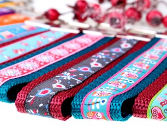 1 Handgemachtes Schlüsselband / Schlüsselanhänger – Kollektion 2 -Lanyard in Petrol, Türkis, Dunkelrot mit floralen verspielten Mustern
