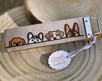 Schlüsselband beige mit gestickten Hunden aus Leinen – personalisierbar mit Name oder „Best friends“