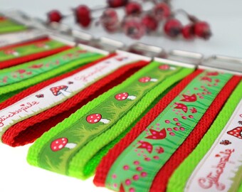 1 Schlüsselband - handgemachte Schlüsselanhänger in Rot- und Grüntönen mit Fliegenpilzen, Glückspilz, Igelfamilie, Katzen - Kollektion 4