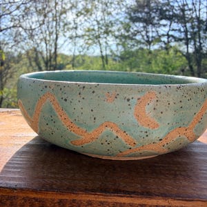 Handgjord naturinspirerad keramikskål, bergsdesign, mikrovågssäker köksutrustning
