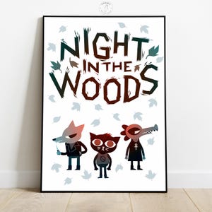 Könnte beinhalten: Ein gerahmter Kunstdruck mit dem Schriftzug "NIGHT IN THE WOODS" in einer stilisierten Schriftart und drei Cartoon-Tierfiguren. Die Figuren sind ein Fuchs, eine Katze und ein Krokodil, jede mit einzigartigen Outfits und Ausdrücken. Hellblaue Blätter sind verstreut.