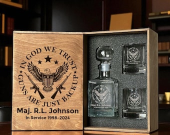 Juego de decantador de whisky de jubilación del ejército grabado: vasos personalizados, regalo de veterano militar para él en caja de madera personalizada.