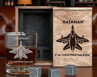 Regalo de Navidad para piloto de combate: Juego de decantador de whisky de aviación personalizado con vasos grabados, caja de madera personalizada para veterano de la Fuerza Aérea