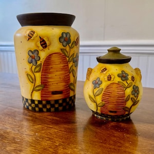 Recipiente y azucarero de la colección "Homestead" de Bob's Pottery
