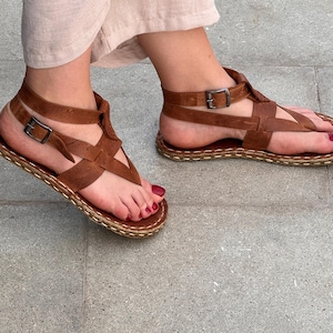 Handmade Leather Grounding Sandals: Barefoot Comfort, Copper Sole
