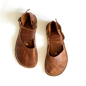 Handmade Leather Grounding Sandals: Minimalist Copper Rivet Shoes - Crazy Brown