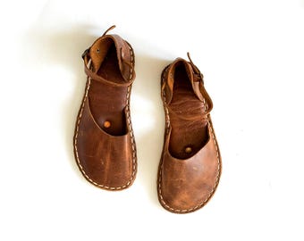 Handmade Leather Grounding Sandals: Minimalist Copper Rivet Shoes - Crazy Brown