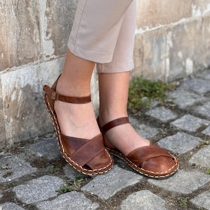 Handmade Leather Grounding Sandals: Barefoot Comfort, Copper Sole