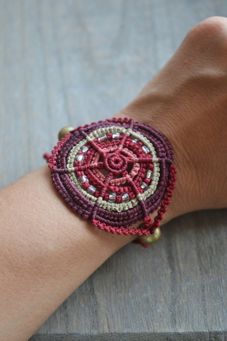 FLERFÄRGADE MAKRAMEARMBAND/Makramé pdf-handledning bild 2