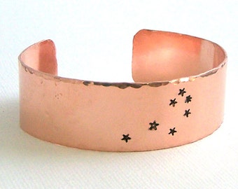 Seven Sisters Constellation Manschettenarmband - Die Plejaden - handgestempeltes Kupfer