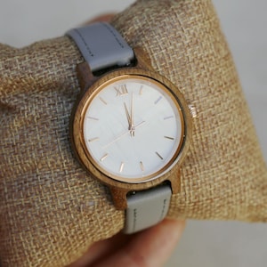 Personalized Women&#39;s Wood Watch,  Shell Dial,Engraved Wooden Watch,Bridesmaids Gifts, Gift for Her, Anniversary, Wedding gift, Wood Gift Box