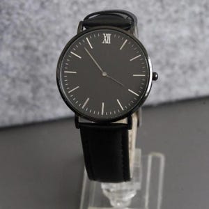 Montre en cuir marron minimaliste personnalisée personnalisée pour homme, cadeau pour mari, montre en métal personnalisée, cadeau gravé, cadeau de Noël Black+Black Case
